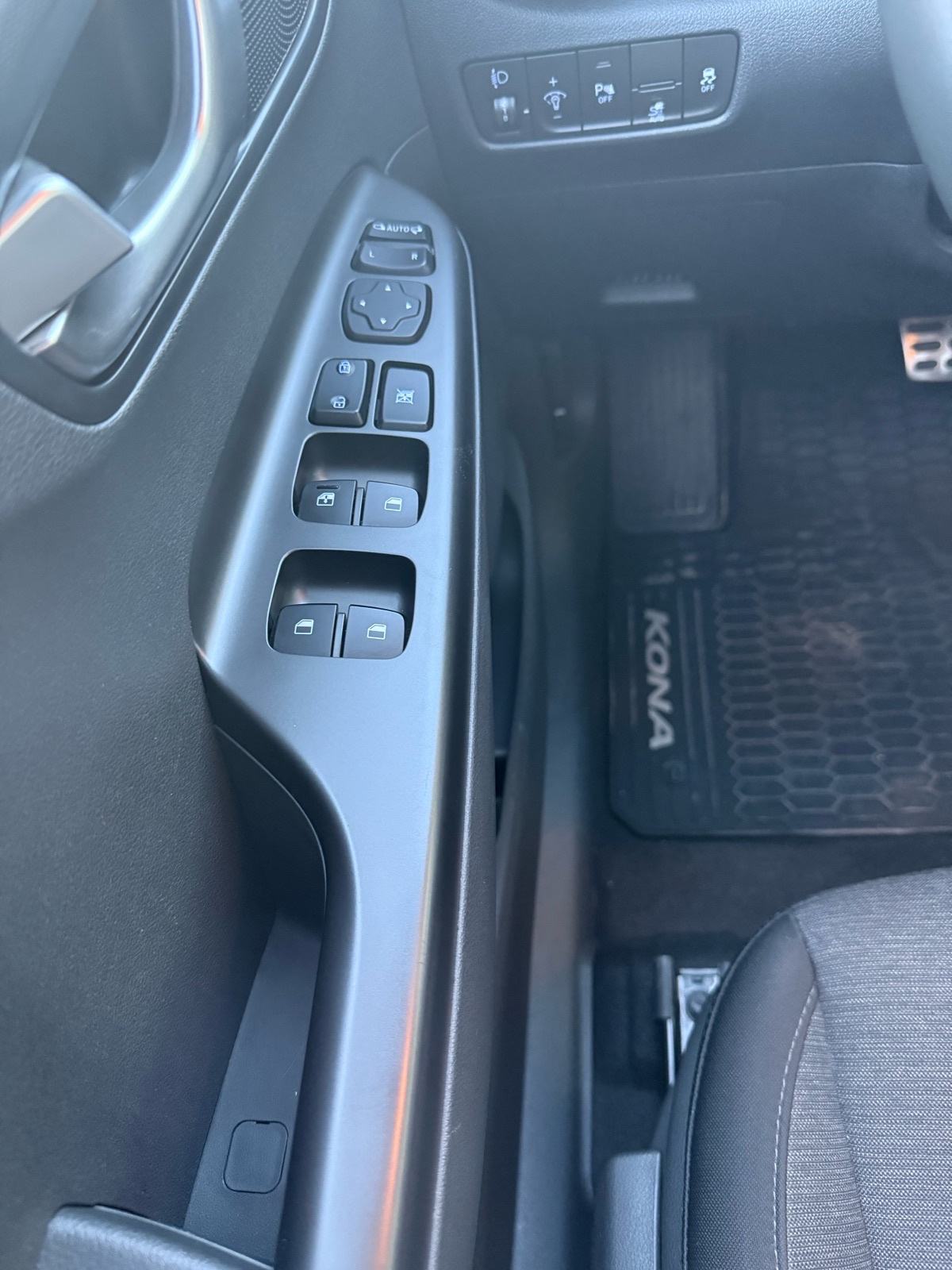 Hyundai Kona EV 64kWh automatik, fotografija 12