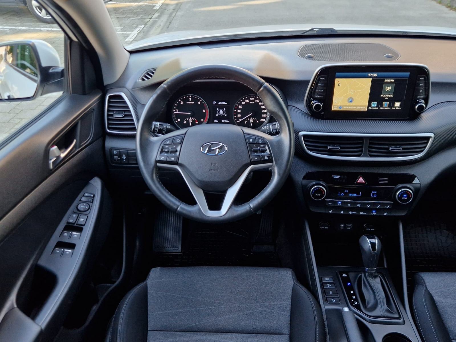 HYUNDAI TUCSON 1.6 CRDi 4WD AUTOMATIK LEVEL 3 PLUS - ***TOP STANJE***, fotografija 20
