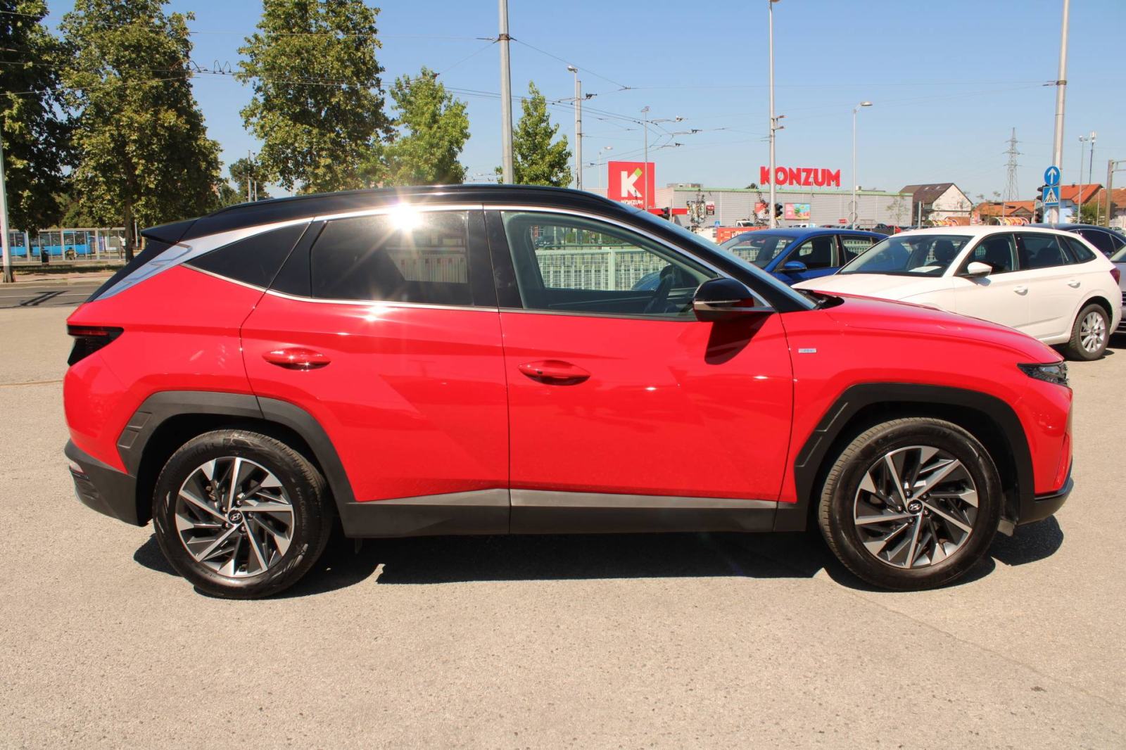 Hyundai Tucson 1.6 CRDi AUTOMATIK *LED, NAVIGACIJA, KAMERA*, fotografija 4