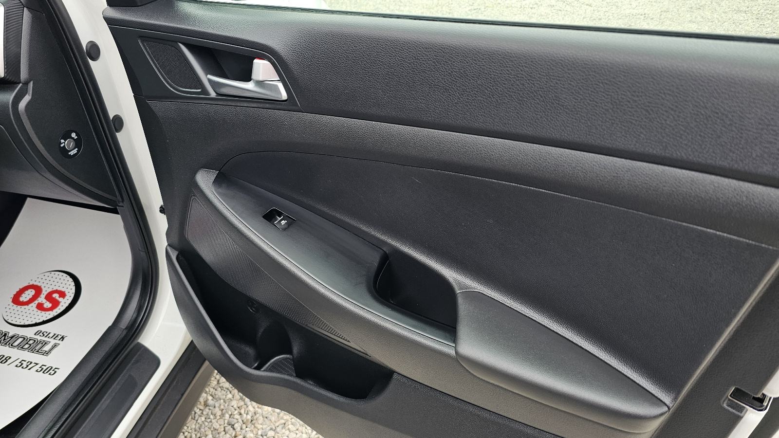 Hyundai Tucson 1,6 CRDi,CLIMATRONIC,LED,KAMERA,ALU,TEMPOMAT,JAMSTVO, fotografija 17