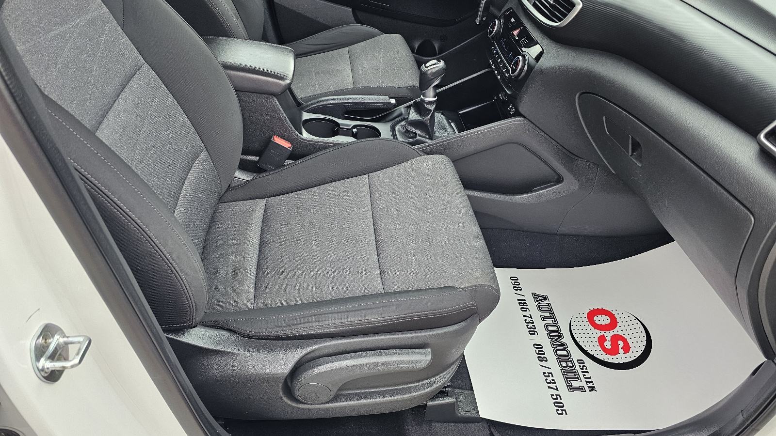Hyundai Tucson 1,6 CRDi,CLIMATRONIC,LED,KAMERA,ALU,TEMPOMAT,JAMSTVO, fotografija 19