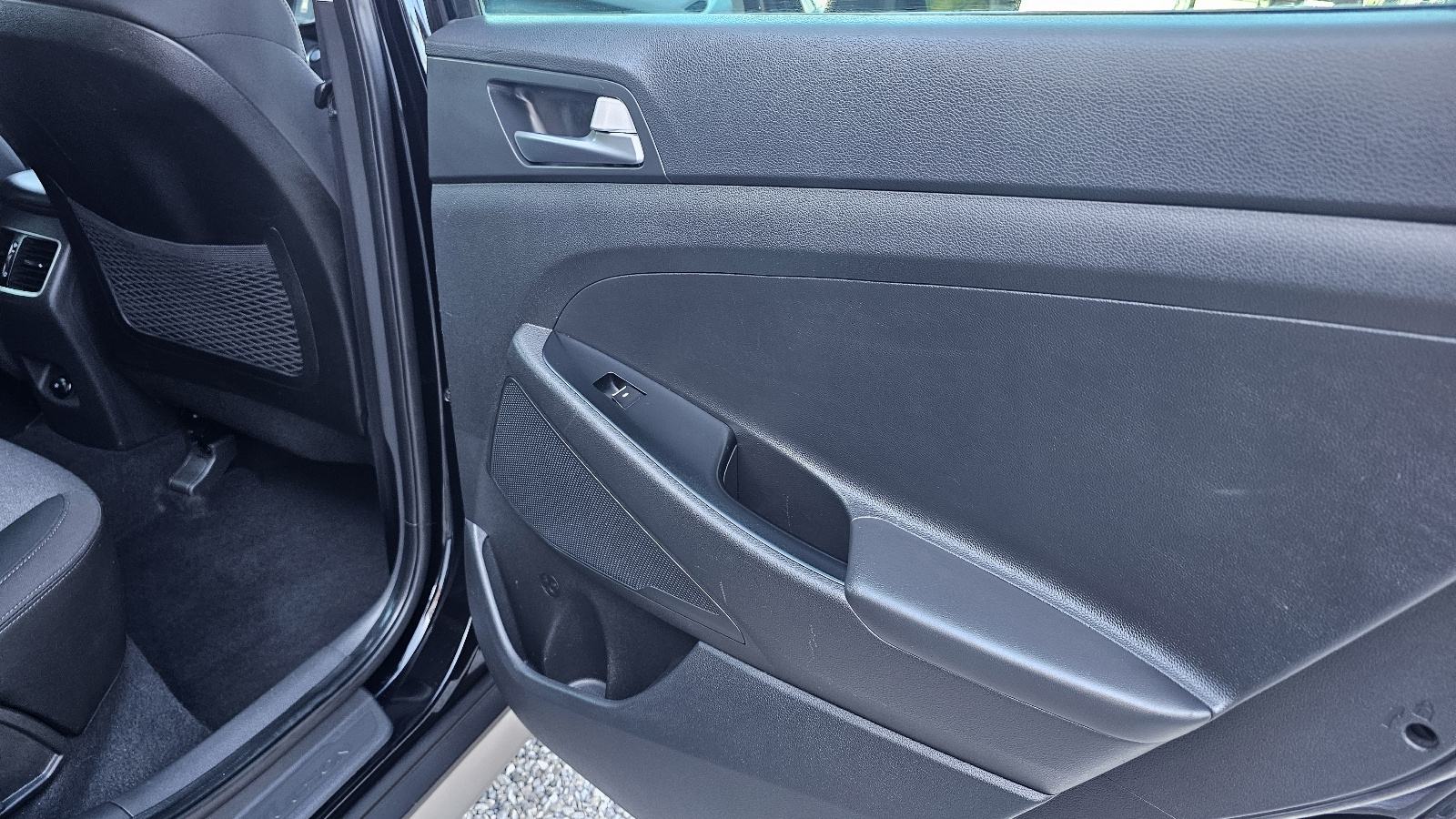 Hyundai Tucson 1,6 CRDi,CLIMATRONIC,LED,KAMERA,ALU,TEMPOMAT,JAMSTVO, fotografija 19