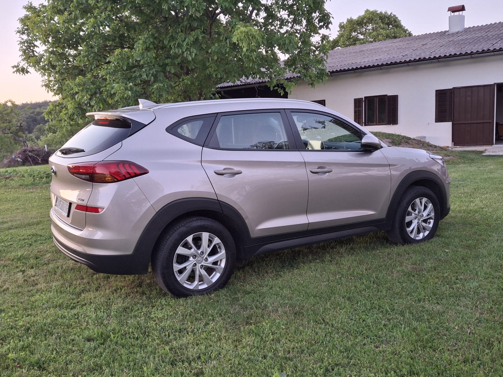 Hyundai Tucson 1,6 CRDi, NOVI KUPLJEN U HR, NAVI,KAMERA, SERVISNA, fotografija 6
