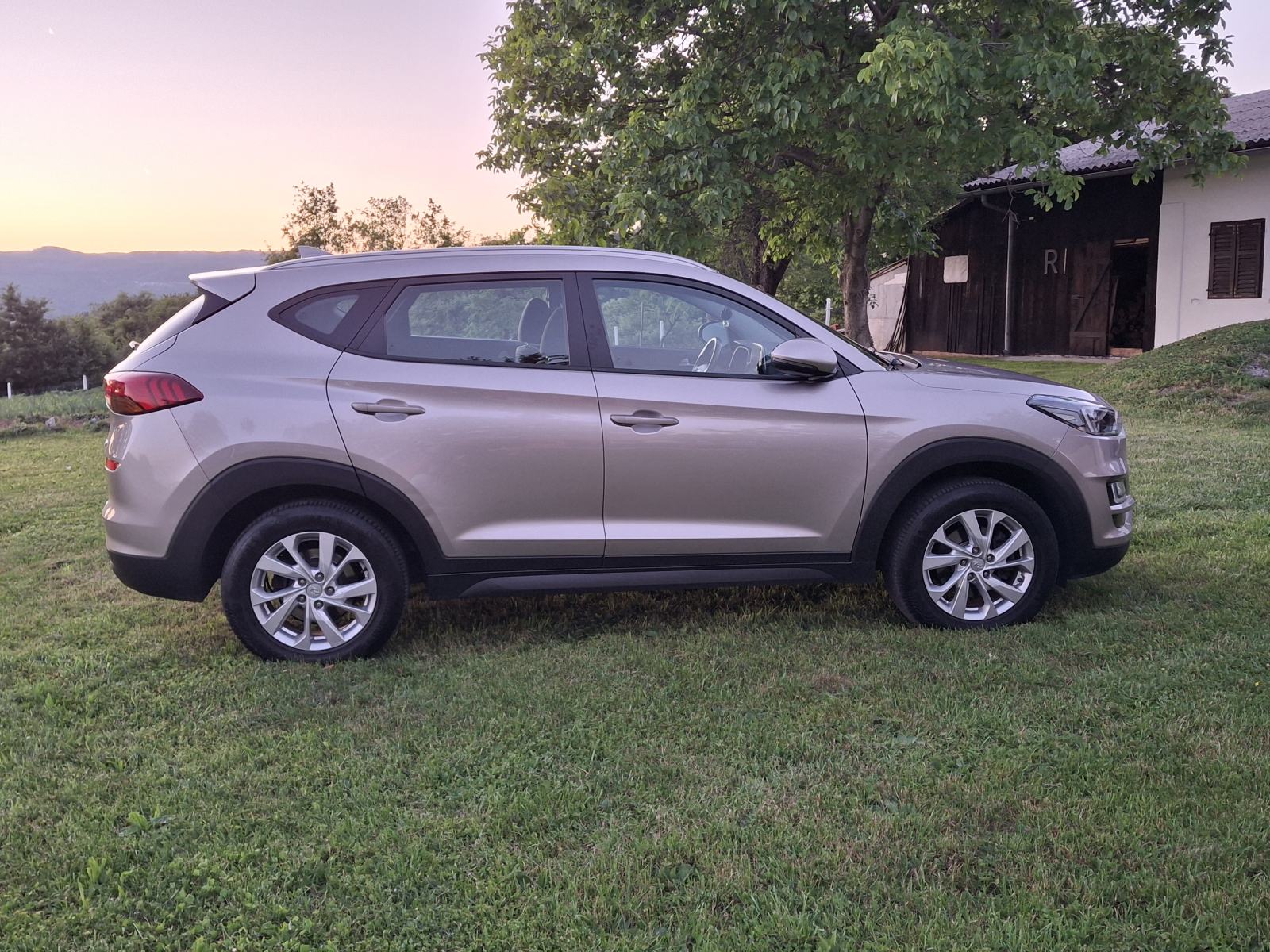 Hyundai Tucson 1,6 CRDi, NOVI KUPLJEN U HR, NAVI,KAMERA, SERVISNA, fotografija 4