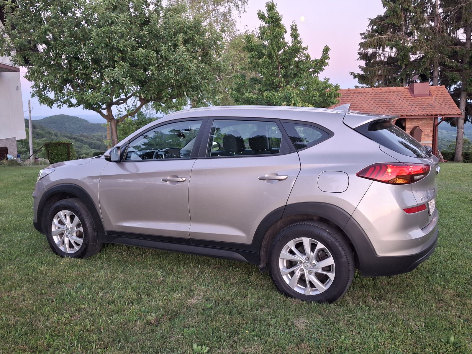 Hyundai Tucson 1,6 CRDi, NOVI KUPLJEN U HR, NAVI,KAMERA, SERVISNA, fotografija 5