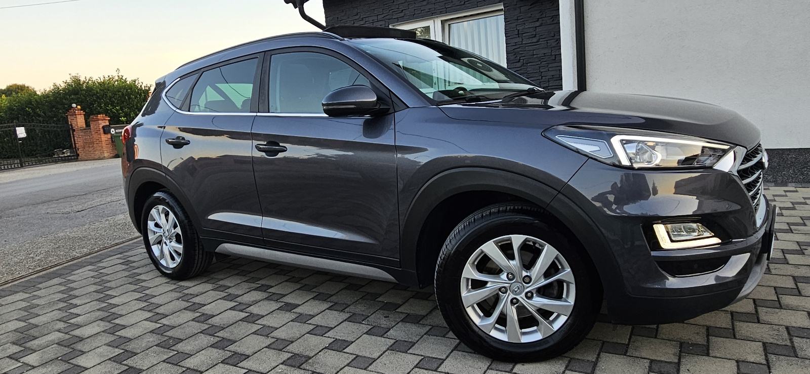 Hyundai Tucson 1,6 CRDi NAVY-STYLE-PANORAMA-1.VLASNIK-KAO NOV, fotografija 1
