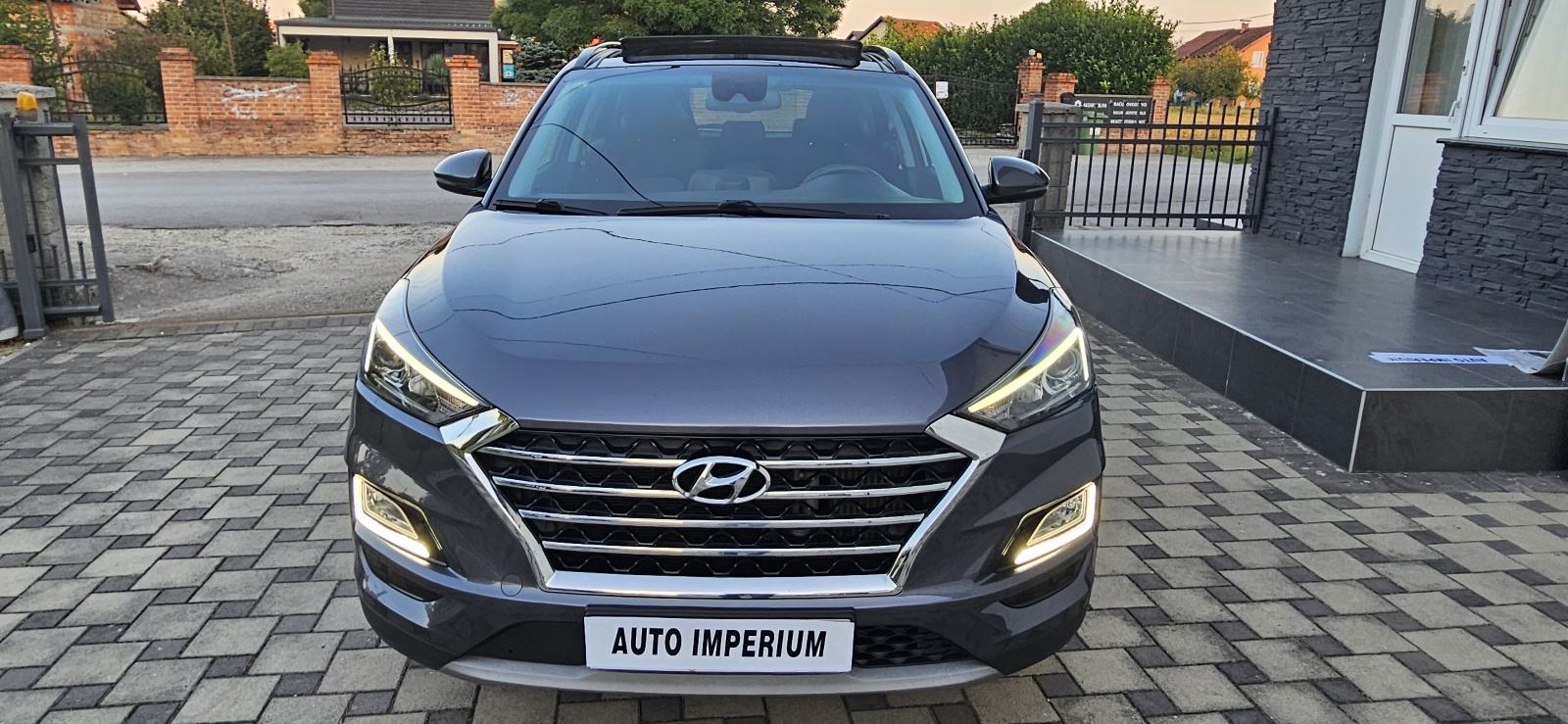 Hyundai Tucson 1,6 CRDi NAVY-STYLE-PANORAMA-1.VLASNIK-KAO NOV, fotografija 4