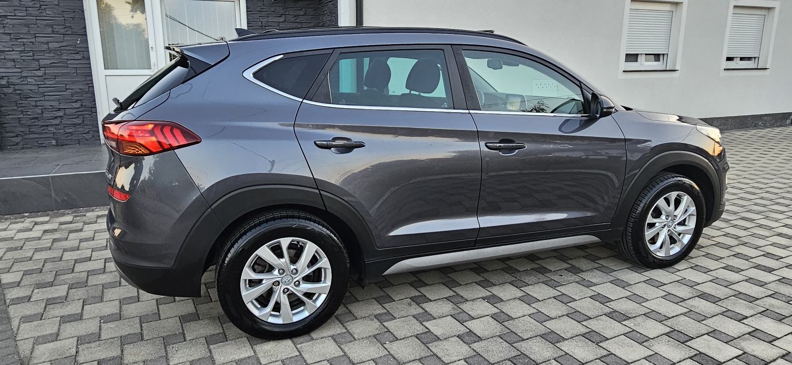 Hyundai Tucson 1,6 CRDi NAVY-STYLE-PANORAMA-1.VLASNIK-KAO NOV, fotografija 5