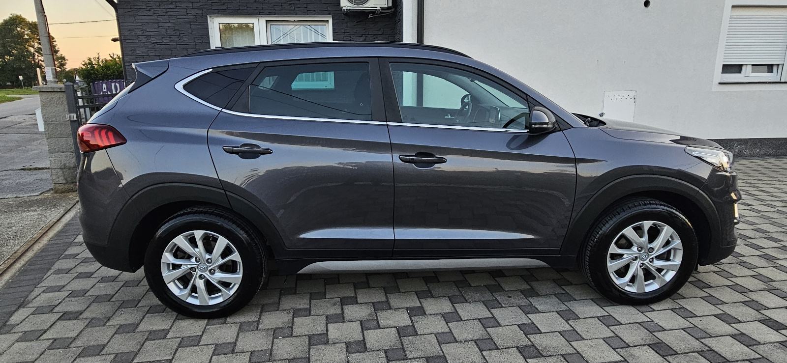 Hyundai Tucson 1,6 CRDi NAVY-STYLE-PANORAMA-1.VLASNIK-KAO NOV, fotografija 9
