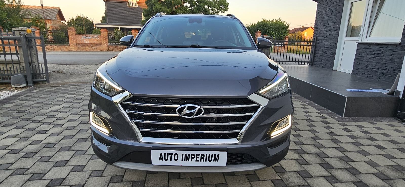 Hyundai Tucson 1,6 CRDi NAVY-STYLE-PANORAMA-1.VLASNIK-KAO NOV, fotografija 10