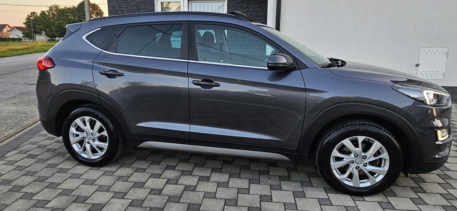 Hyundai Tucson 1,6 CRDi NAVY-STYLE-PANORAMA-1.VLASNIK-KAO NOV, fotografija 3
