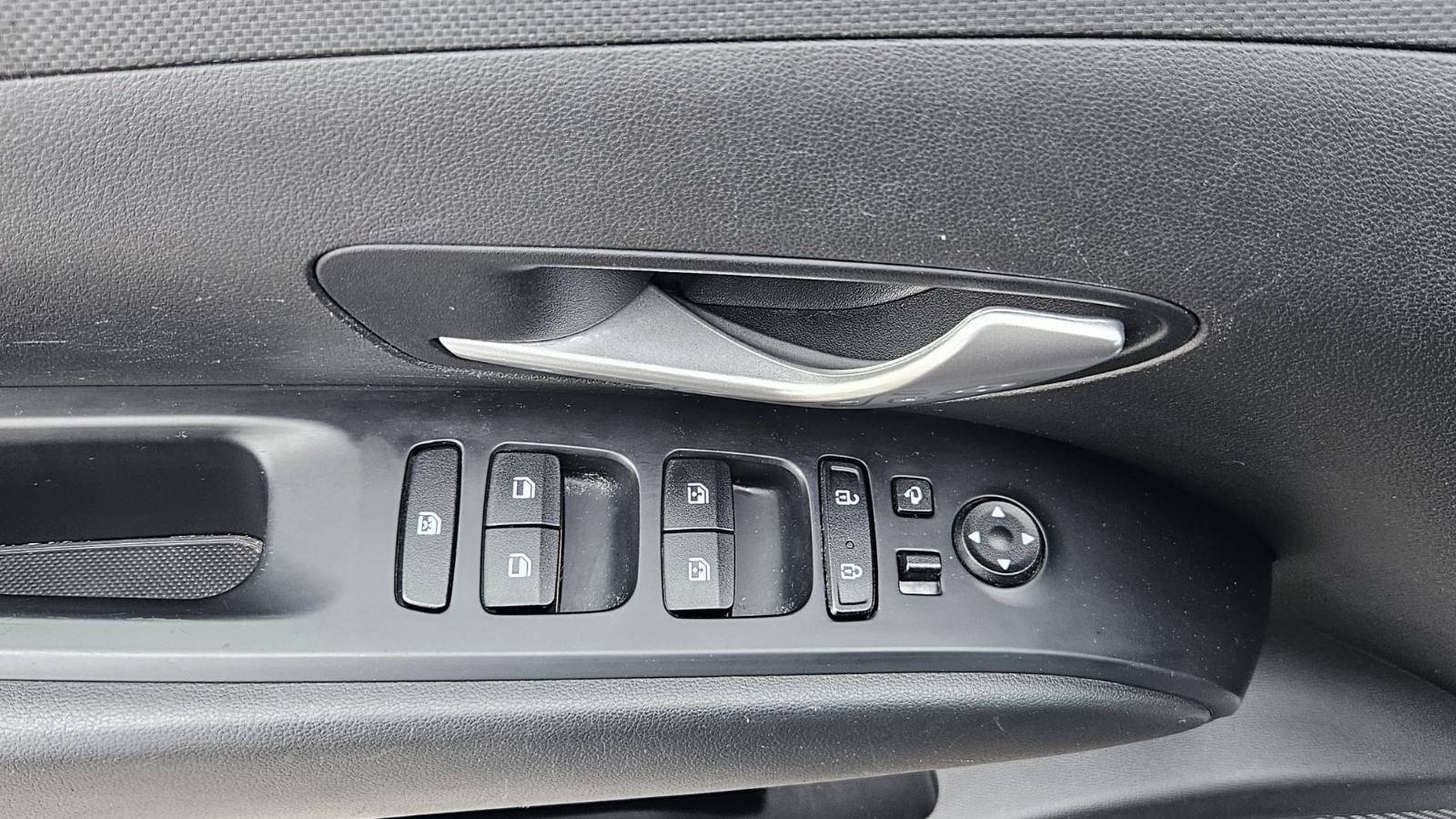 Hyundai Tucson 1,6 CRDi Style Navi 102000 km, fotografija 19