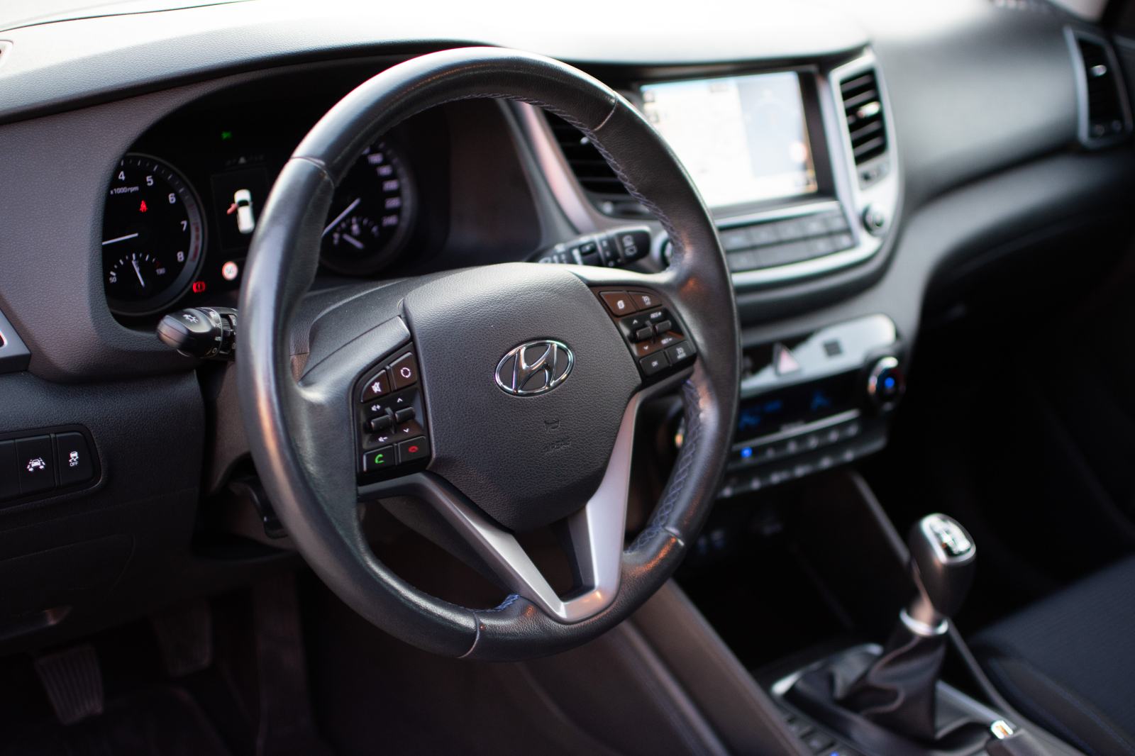 Hyundai Tucson 1,6 PREMIUM SAMO 50000 KM KAO NOV!!!!, fotografija 10