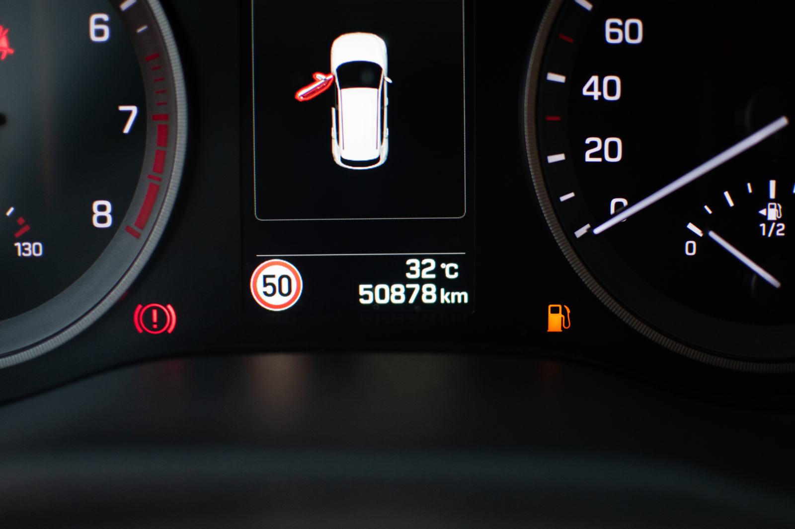 Hyundai Tucson 1,6 PREMIUM SAMO 50000 KM KAO NOV!!!!, fotografija 13