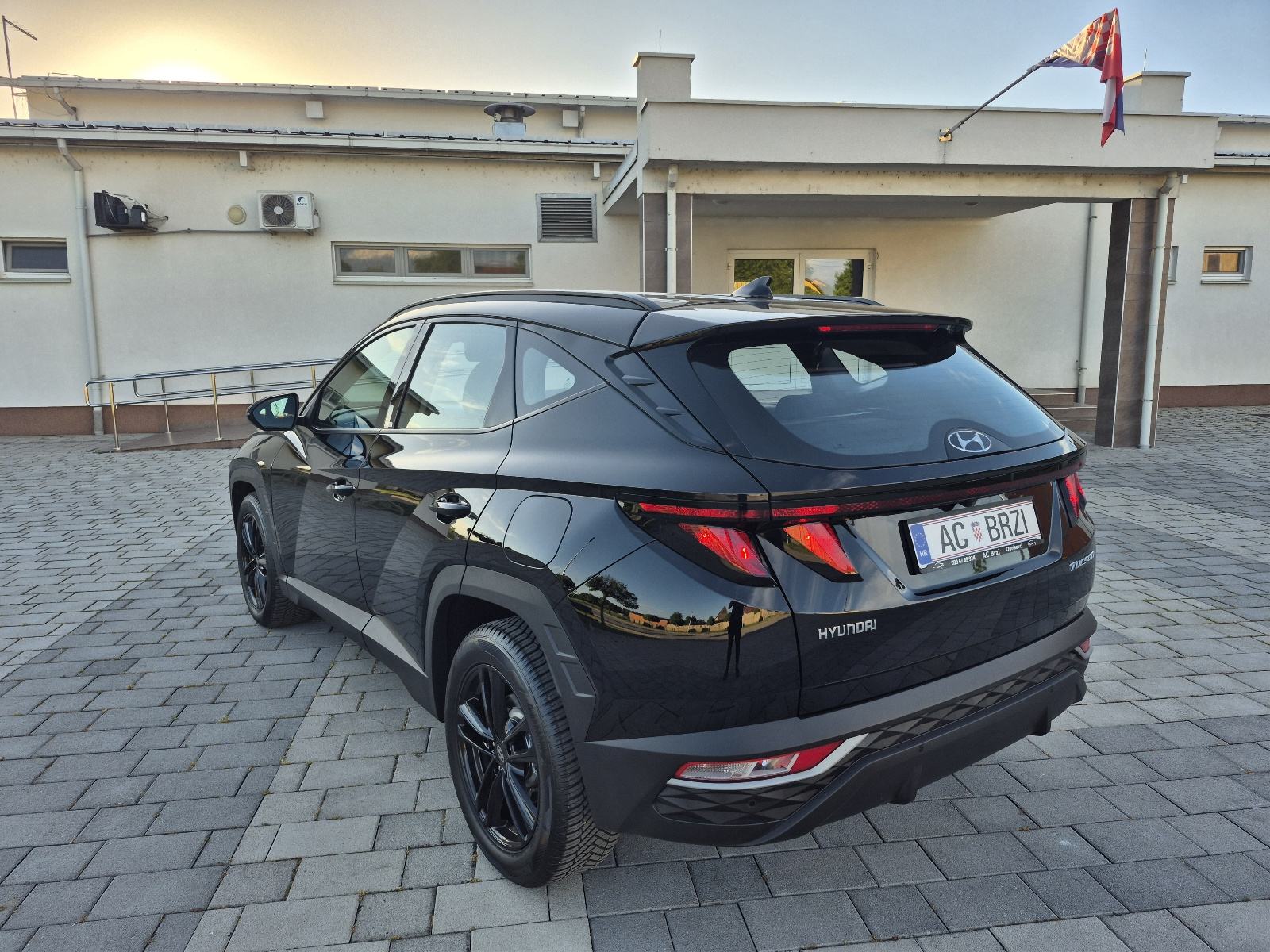Hyundai Tucson 1,6 Benzin 110kw/150ks kamera,grijanje sjedala,senzori, fotografija 5