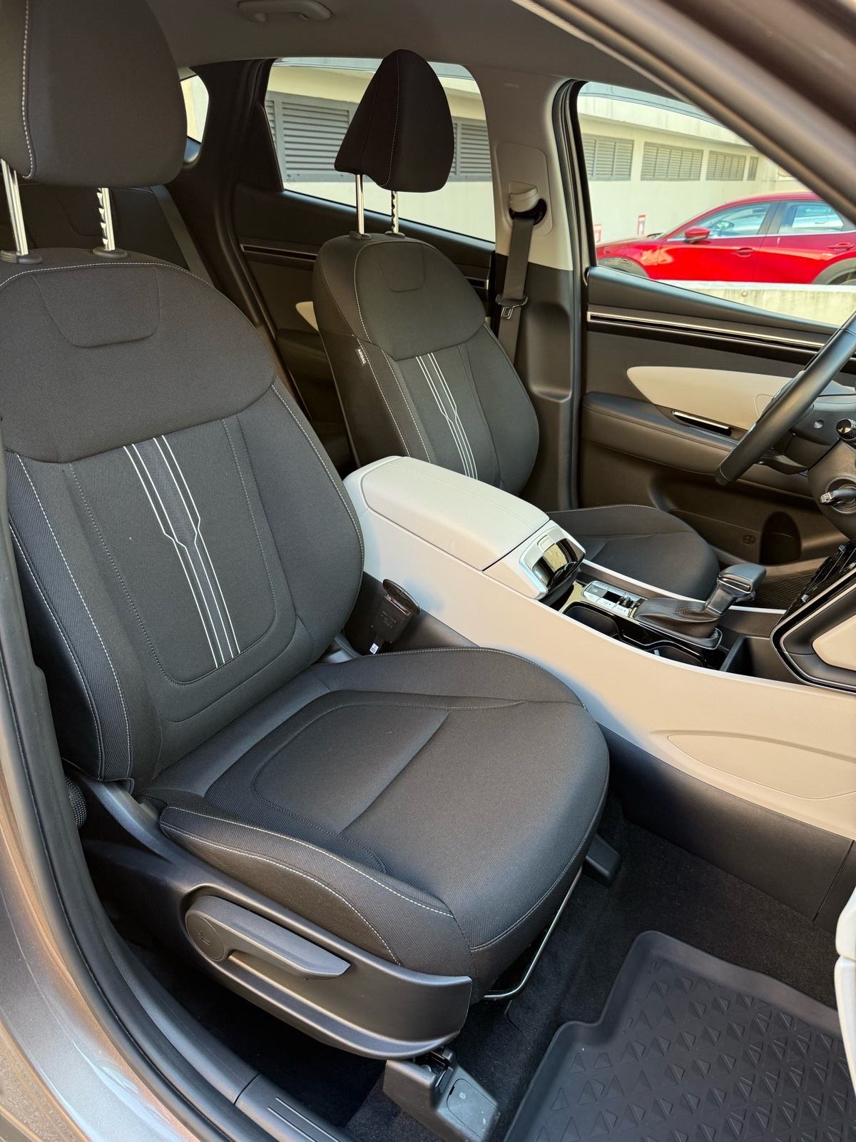 Hyundai Tucson 1,6 T-GDI Automatik, fotografija 7