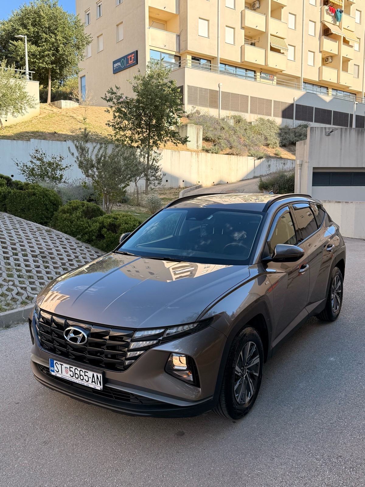 Hyundai Tucson 1,6 T-GDI Automatik, fotografija 3