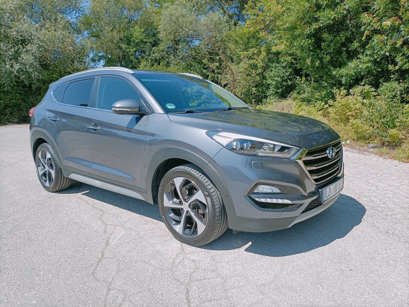 Hyundai Tucson 1,6gdi 4x4 ** Premium * FULL * webasto * servisna **, pogled izvana - slika 2