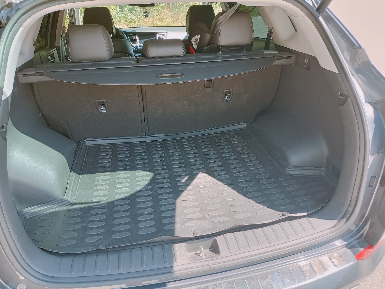 Hyundai Tucson 1,6gdi 4x4 ** Premium * FULL * webasto * servisna **, fotografija 11