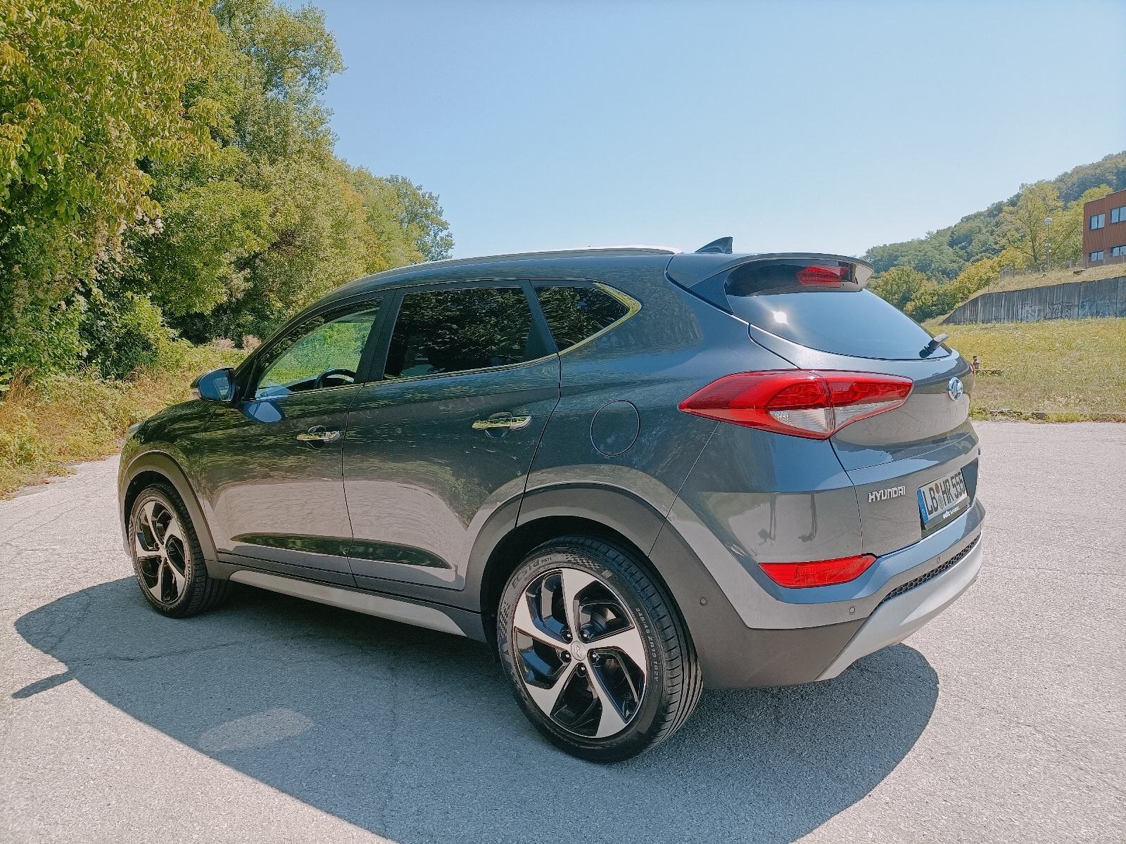 Hyundai Tucson 1,6gdi 4x4 ** Premium * FULL * webasto * servisna **, fotografija 7