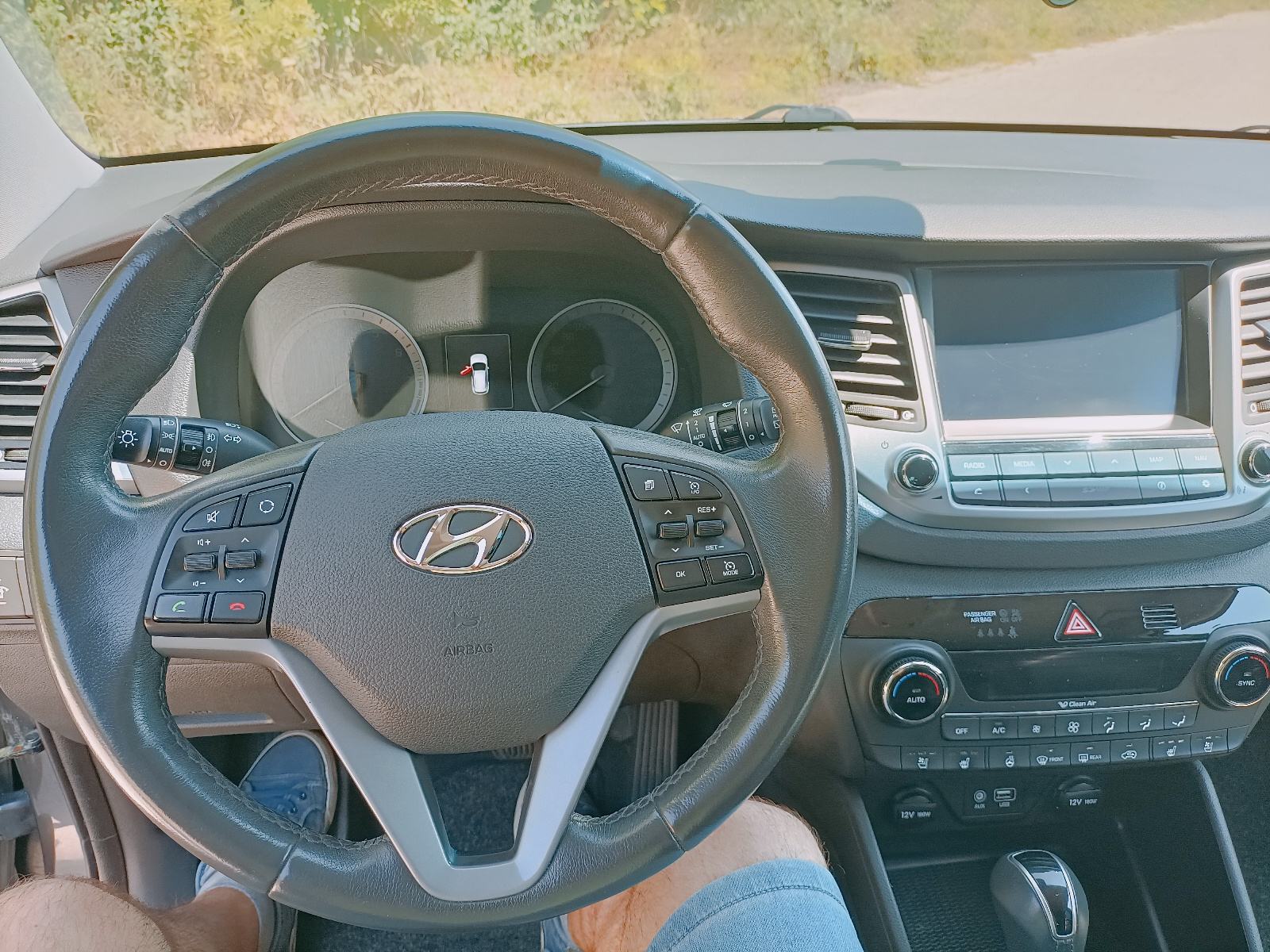 Hyundai Tucson 1,6gdi 4x4 ** Premium * FULL * webasto * servisna **, fotografija 17