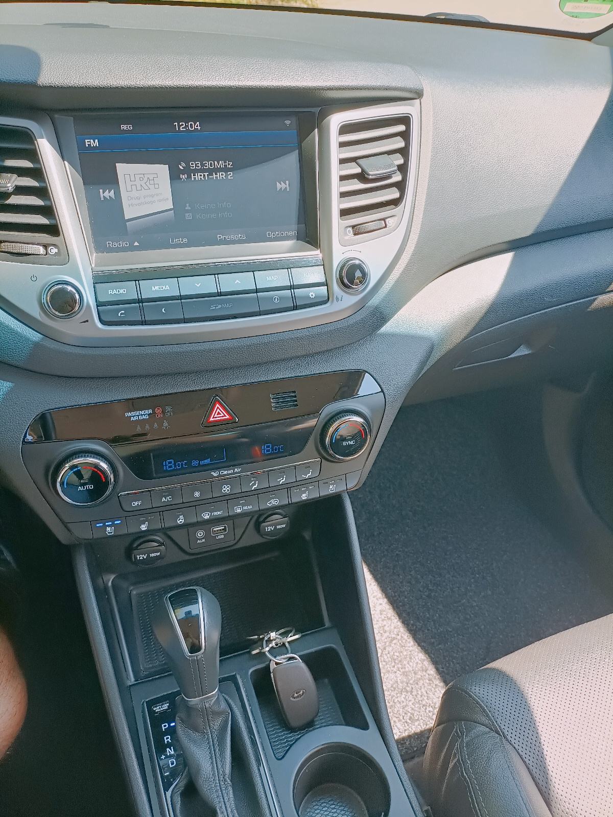 Hyundai Tucson 1,6gdi 4x4 ** Premium * FULL * webasto * servisna **, fotografija 18