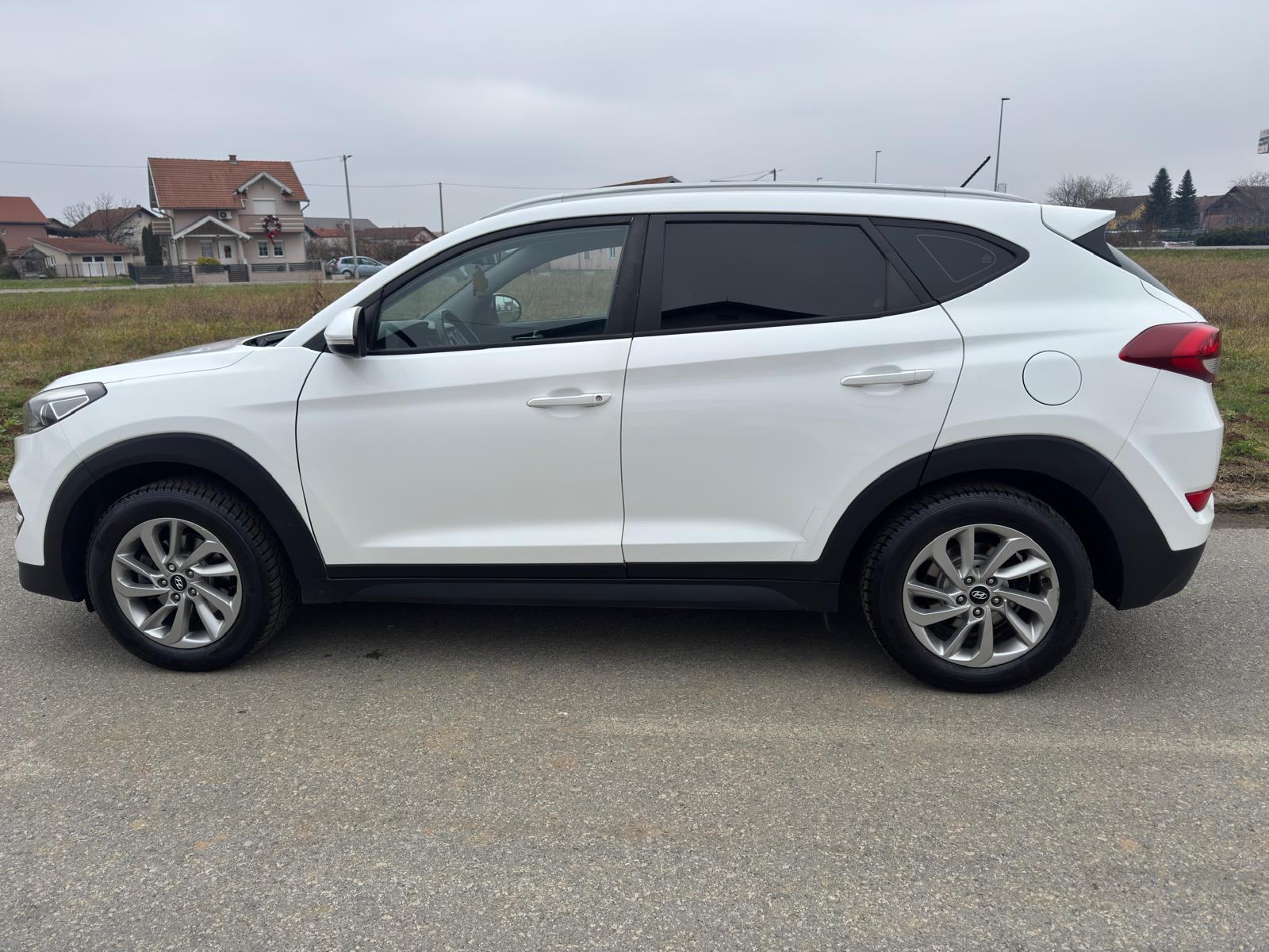Hyundai Tucson 1.7 CRDi-2017god.md-CLIMATRONIC-media,alu,xenon,KARTICE, fotografija 5