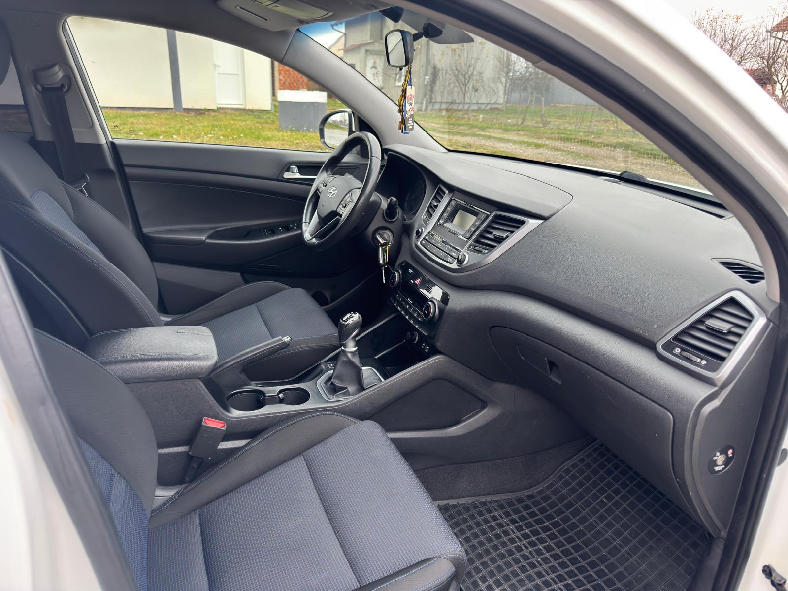 Hyundai Tucson 1.7 CRDi-2017god.md-CLIMATRONIC-media,alu,xenon,KARTICE, fotografija 11