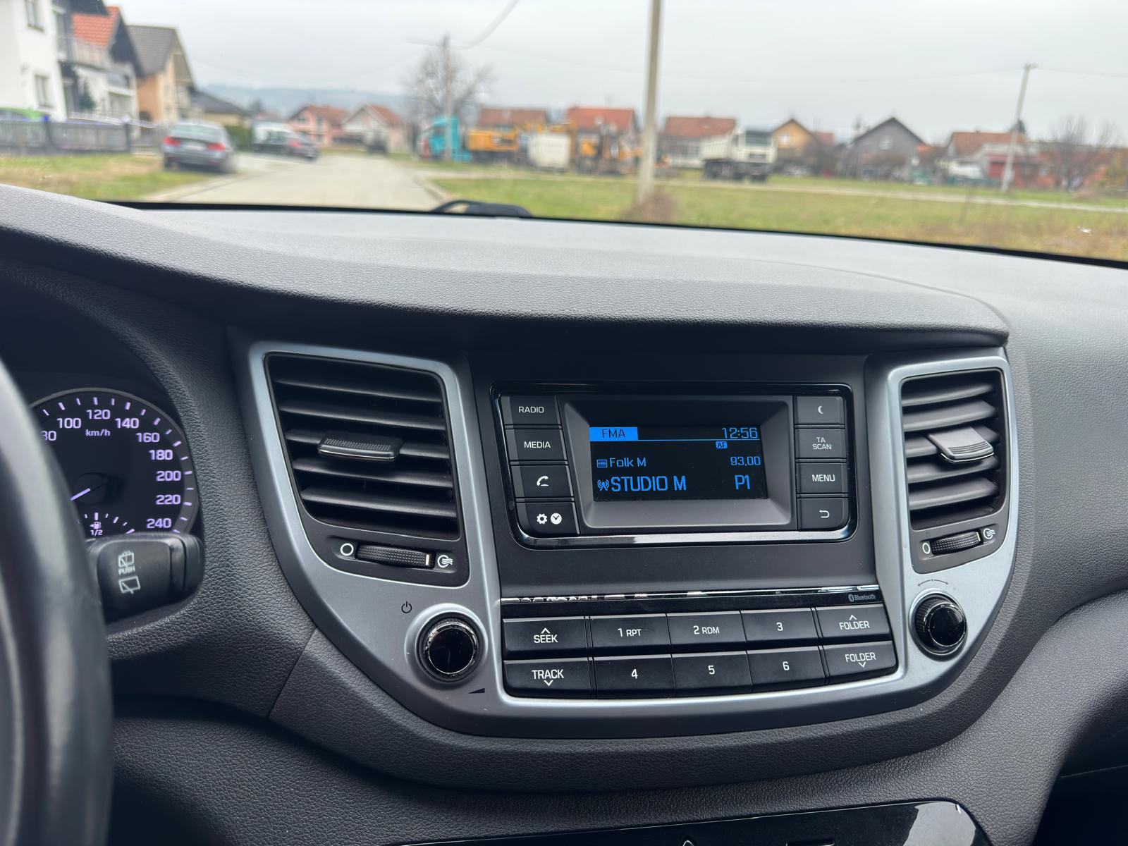 Hyundai Tucson 1.7 CRDi-2017god.md-CLIMATRONIC-media,alu,xenon,KARTICE, fotografija 15