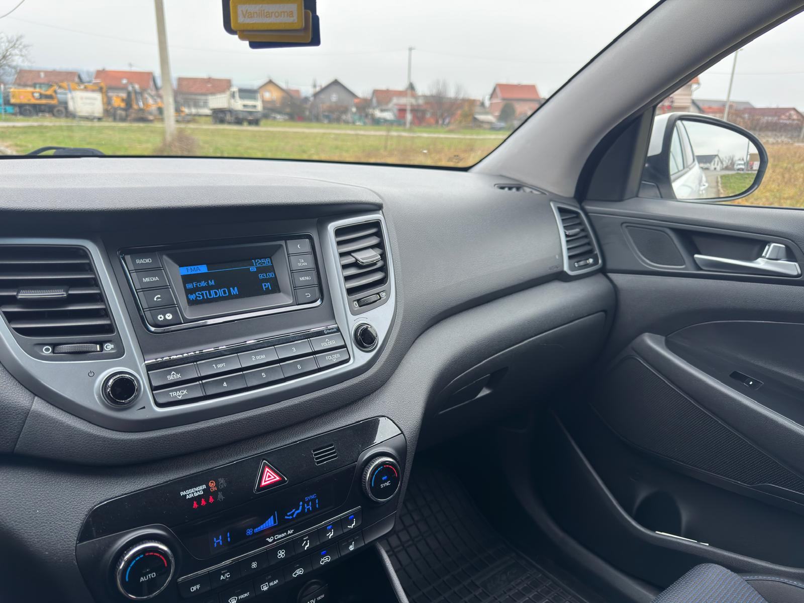 Hyundai Tucson 1.7 CRDi-2017god.md-CLIMATRONIC-media,alu,xenon,KARTICE, fotografija 19