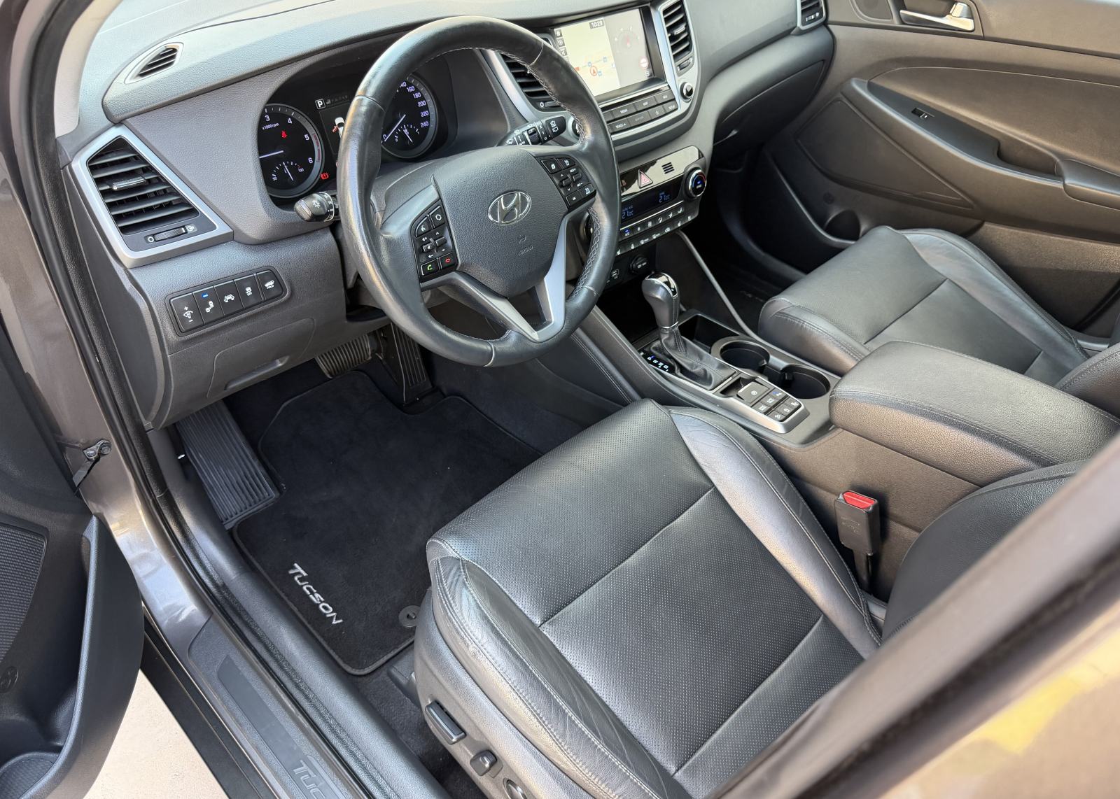 Hyundai Tucson 1.7 CRDi AUTOMATIK...104 KW...NAVI...KOŽA...PANORAMA..., fotografija 9