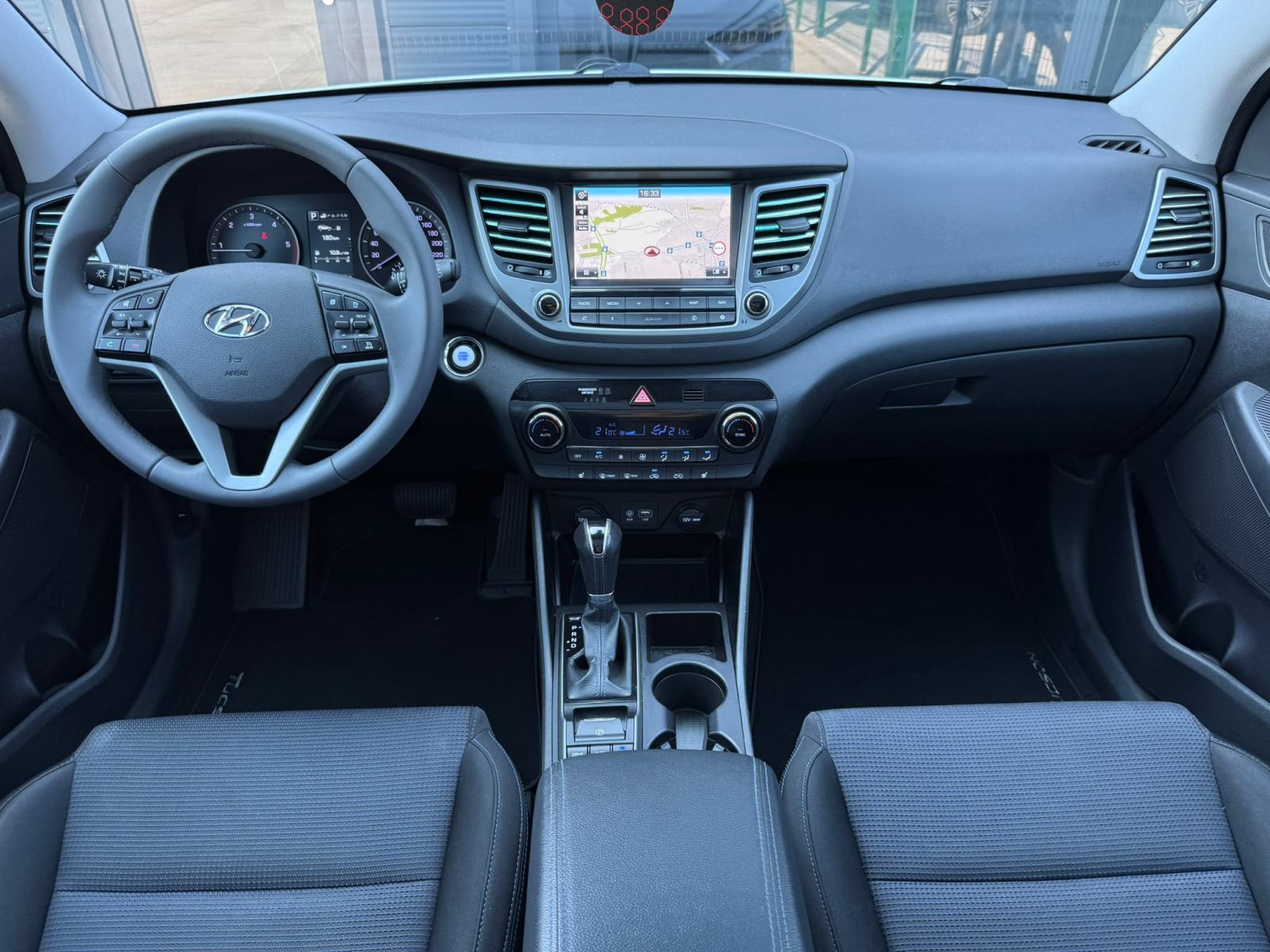 Hyundai Tucson 1,7 CRDi AUTOMATIK °KAMERA°NAVI°KEYLESS°REG:6/2027°, fotografija 9