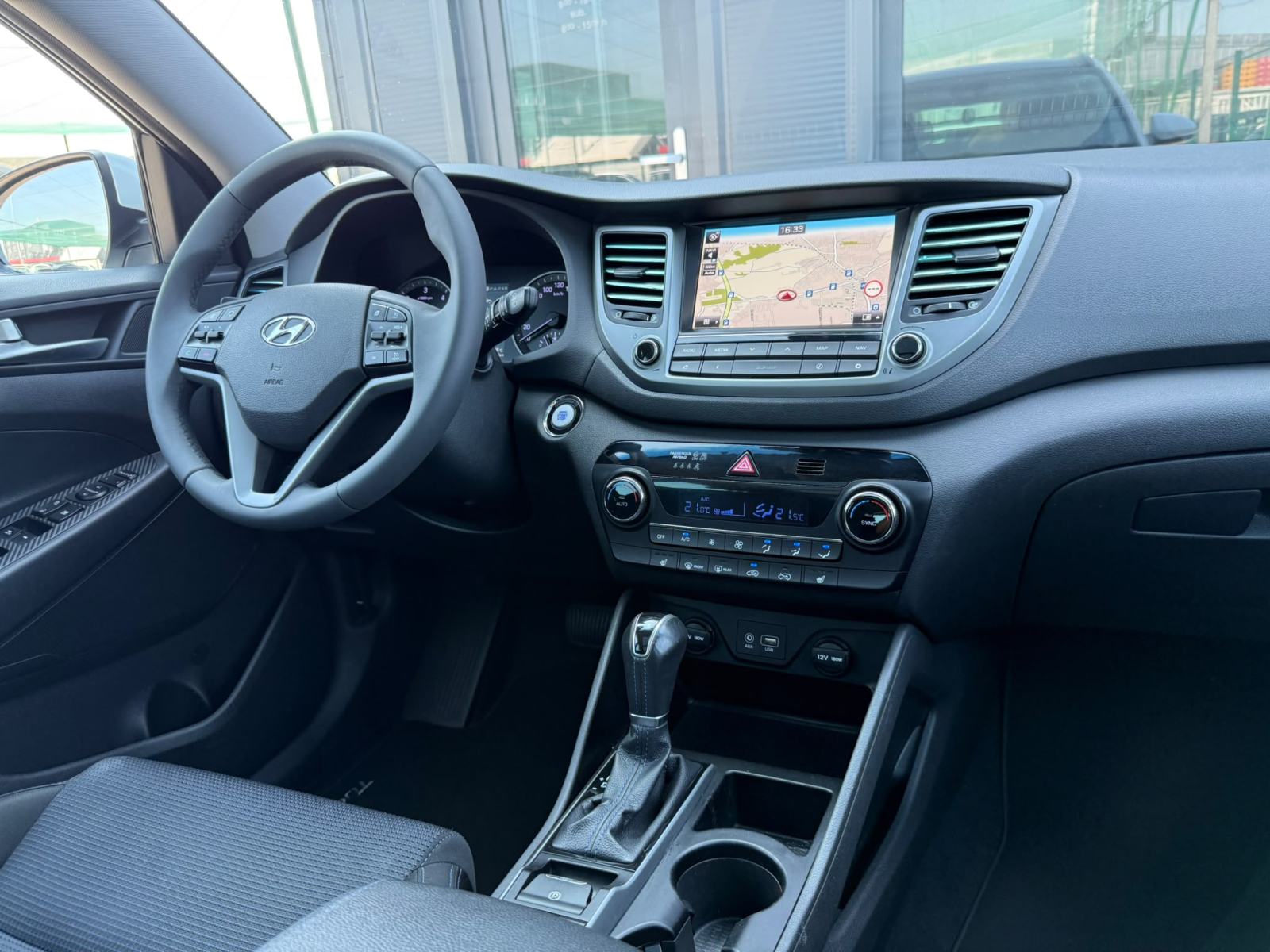 Hyundai Tucson 1,7 CRDi AUTOMATIK °KAMERA°NAVI°KEYLESS°REG:6/2027°, fotografija 10