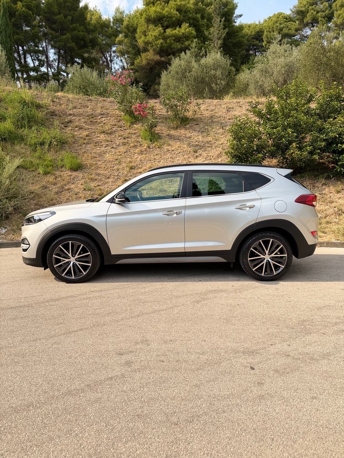 Hyundai Tucson 1.7 CRDi Automatik Pano Navi / Jamstvo, fotografija 3