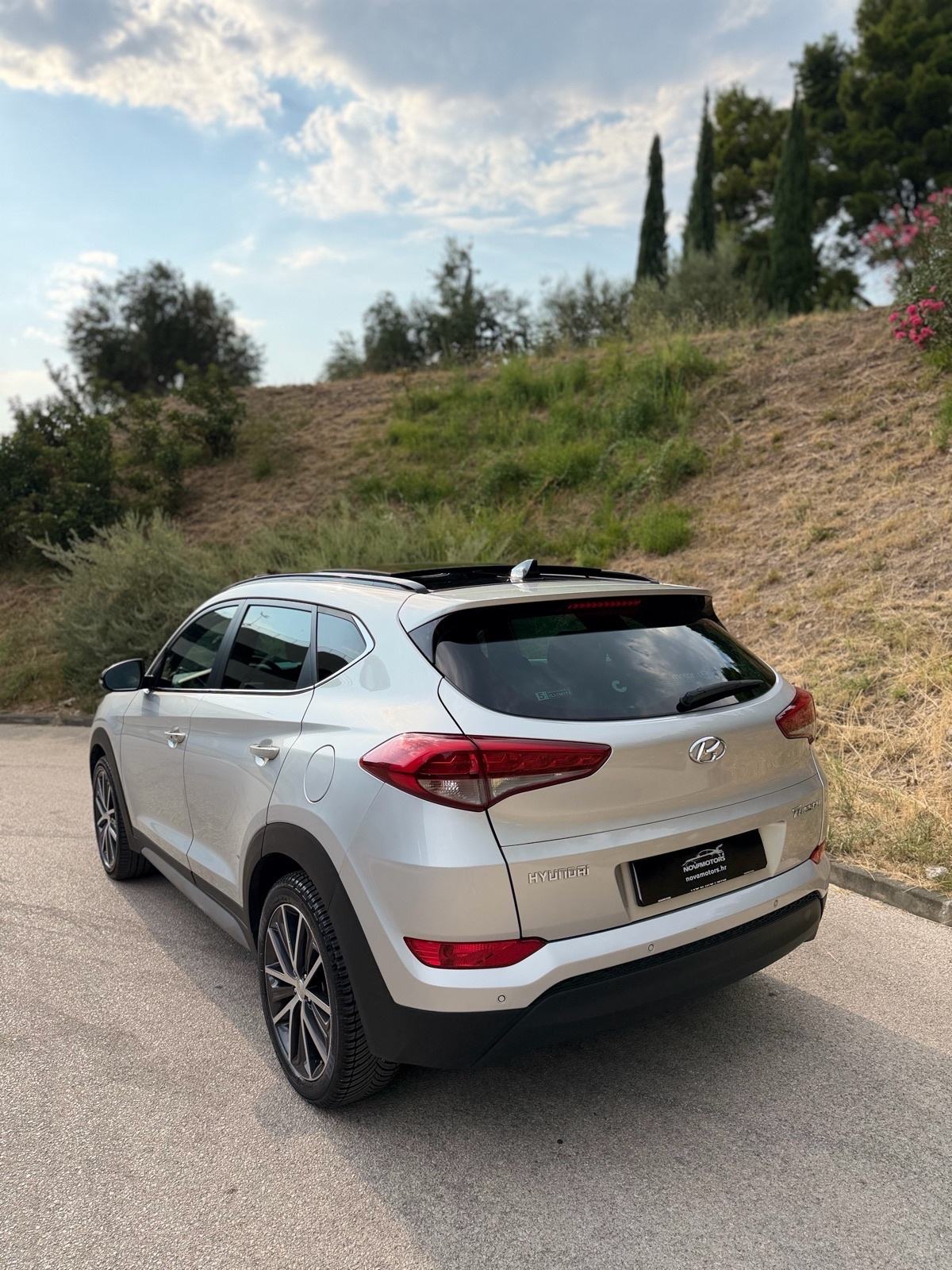 Hyundai Tucson 1.7 CRDi Automatik Pano Navi / Jamstvo, fotografija 4