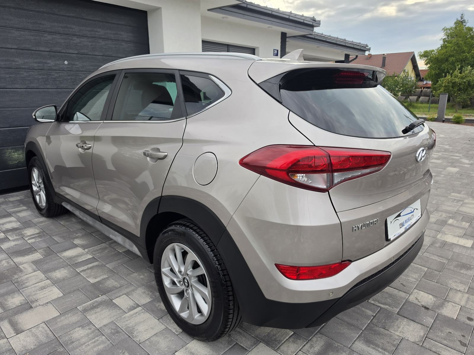 Hyundai Tucson 1,7 CRDi CREATIVE NAVI KAMERA KEYLESS *GARANCIJA**, fotografija 6