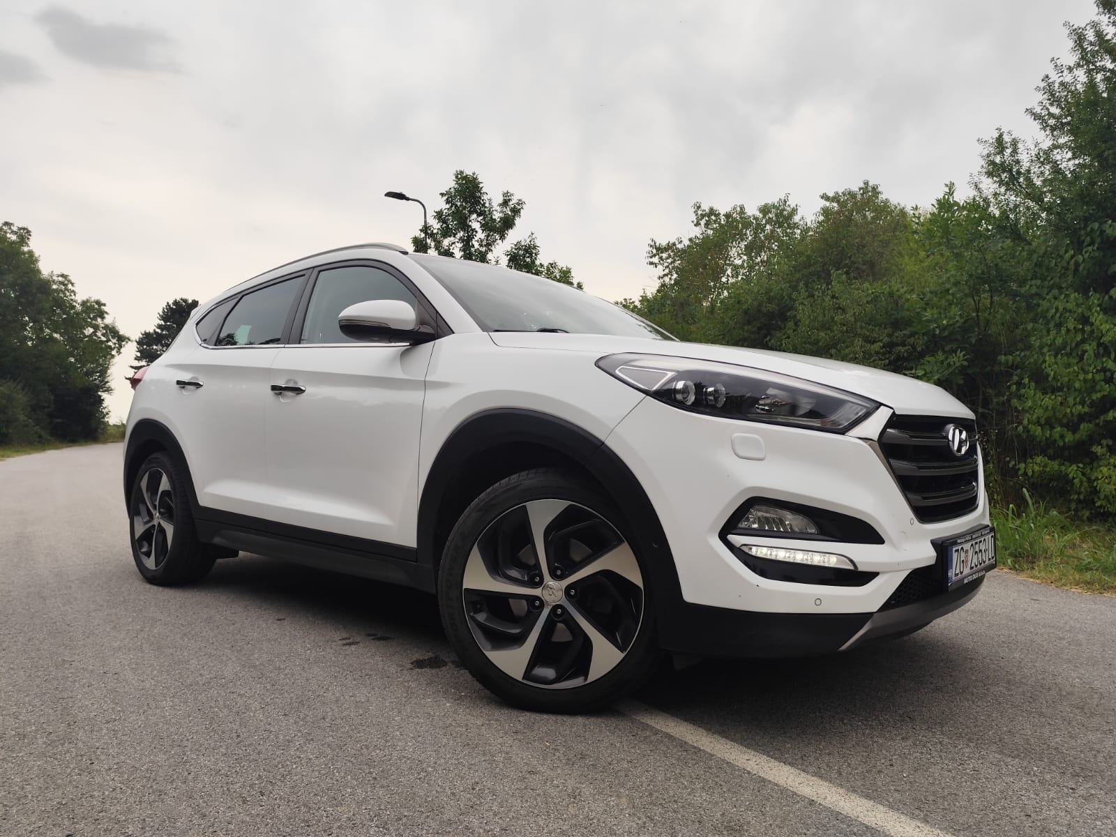 Hyundai Tucson 1.7 CRDi ***FULL*HLAĐENJE SJEDALA*BI XENON*SERVISNA***, fotografija 4