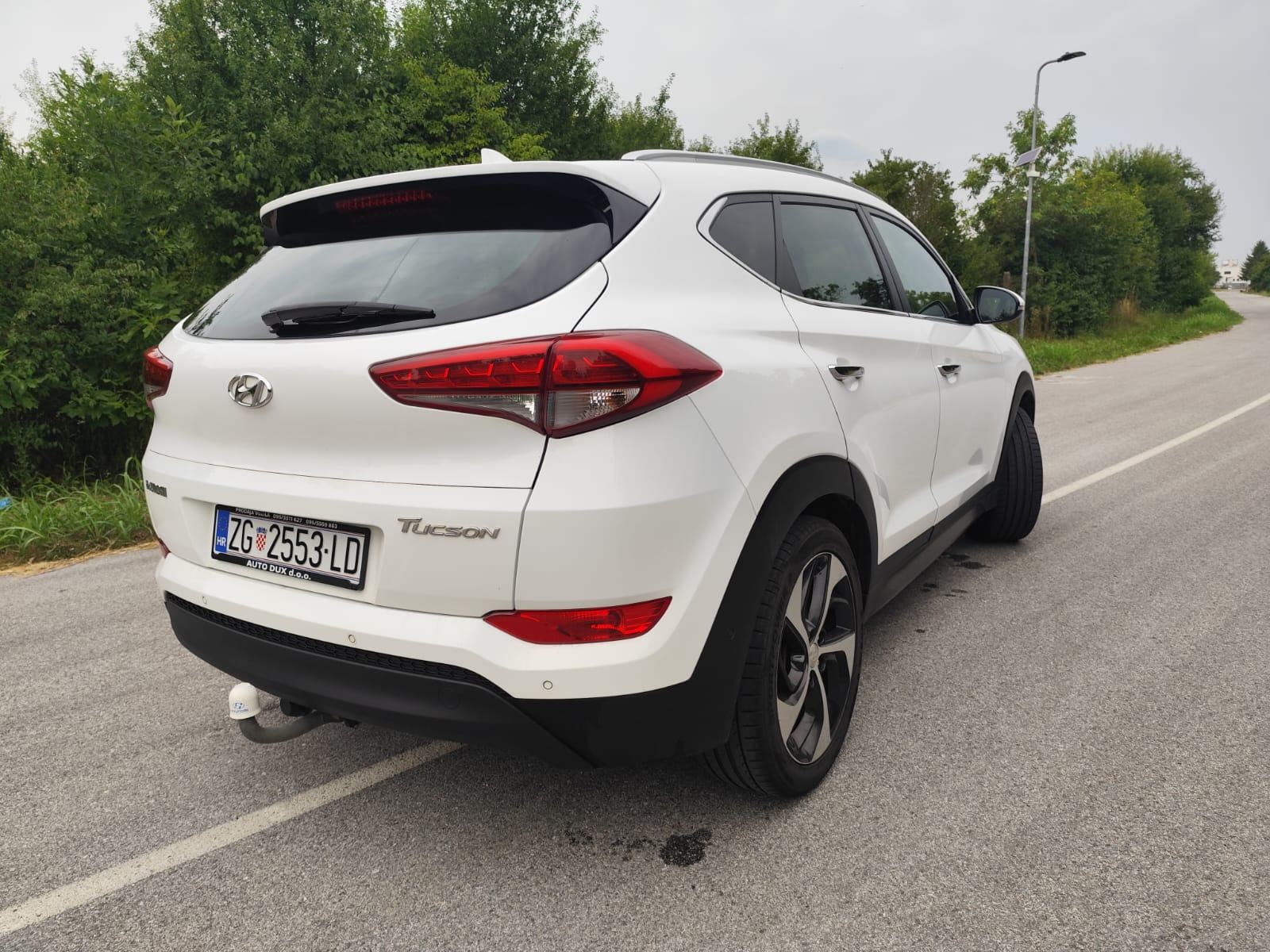 Hyundai Tucson 1.7 CRDi ***FULL*HLAĐENJE SJEDALA*BI XENON*SERVISNA***, fotografija 12
