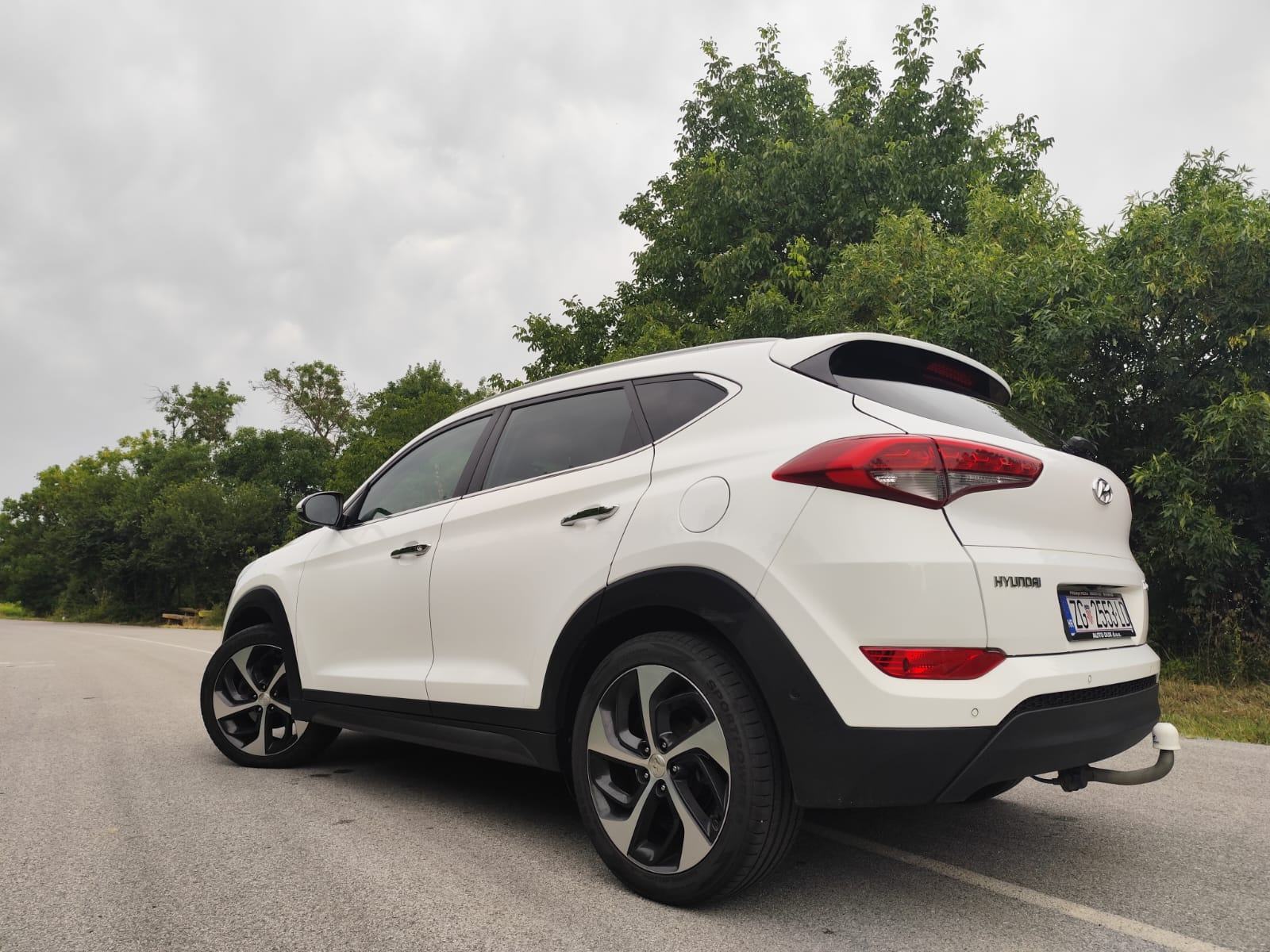 Hyundai Tucson 1.7 CRDi ***FULL*HLAĐENJE SJEDALA*BI XENON*SERVISNA***, fotografija 14