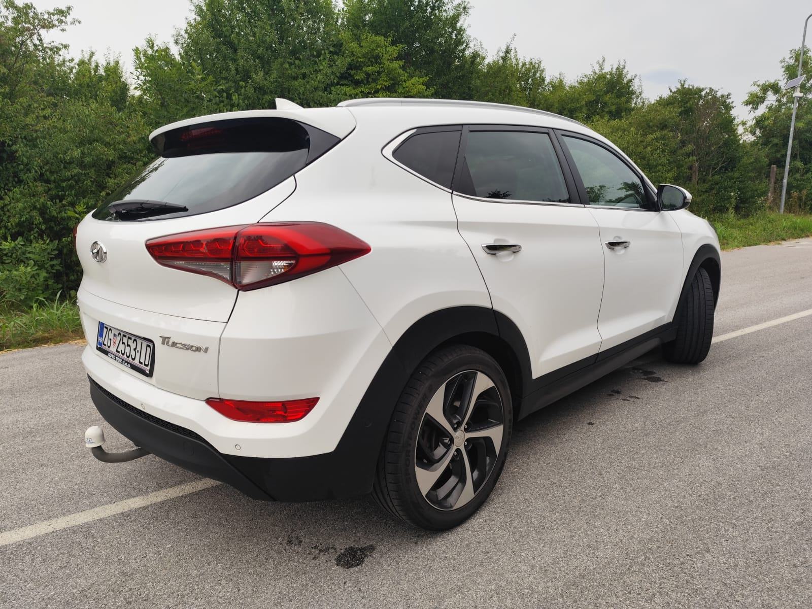 Hyundai Tucson 1.7 CRDi ***FULL*HLAĐENJE SJEDALA*BI XENON*SERVISNA***, fotografija 10