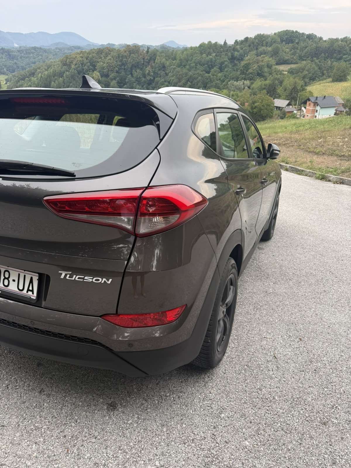Hyundai Tucson 1.7 CRDI led navi zad kamera servisna !TOP STANJE!, fotografija 6
