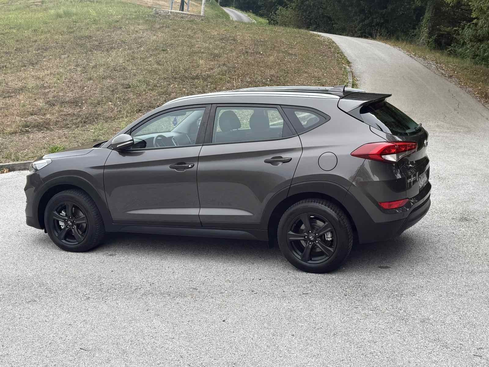 Hyundai Tucson 1.7 CRDI led navi zad kamera servisna !TOP STANJE!, fotografija 2