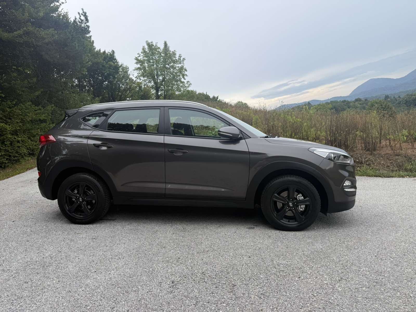 Hyundai Tucson 1.7 CRDI led navi zad kamera servisna !TOP STANJE!, fotografija 3
