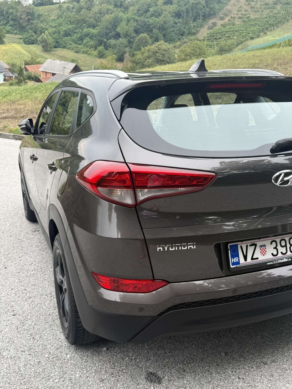 Hyundai Tucson 1.7 CRDI led navi zad kamera servisna !TOP STANJE!, fotografija 5
