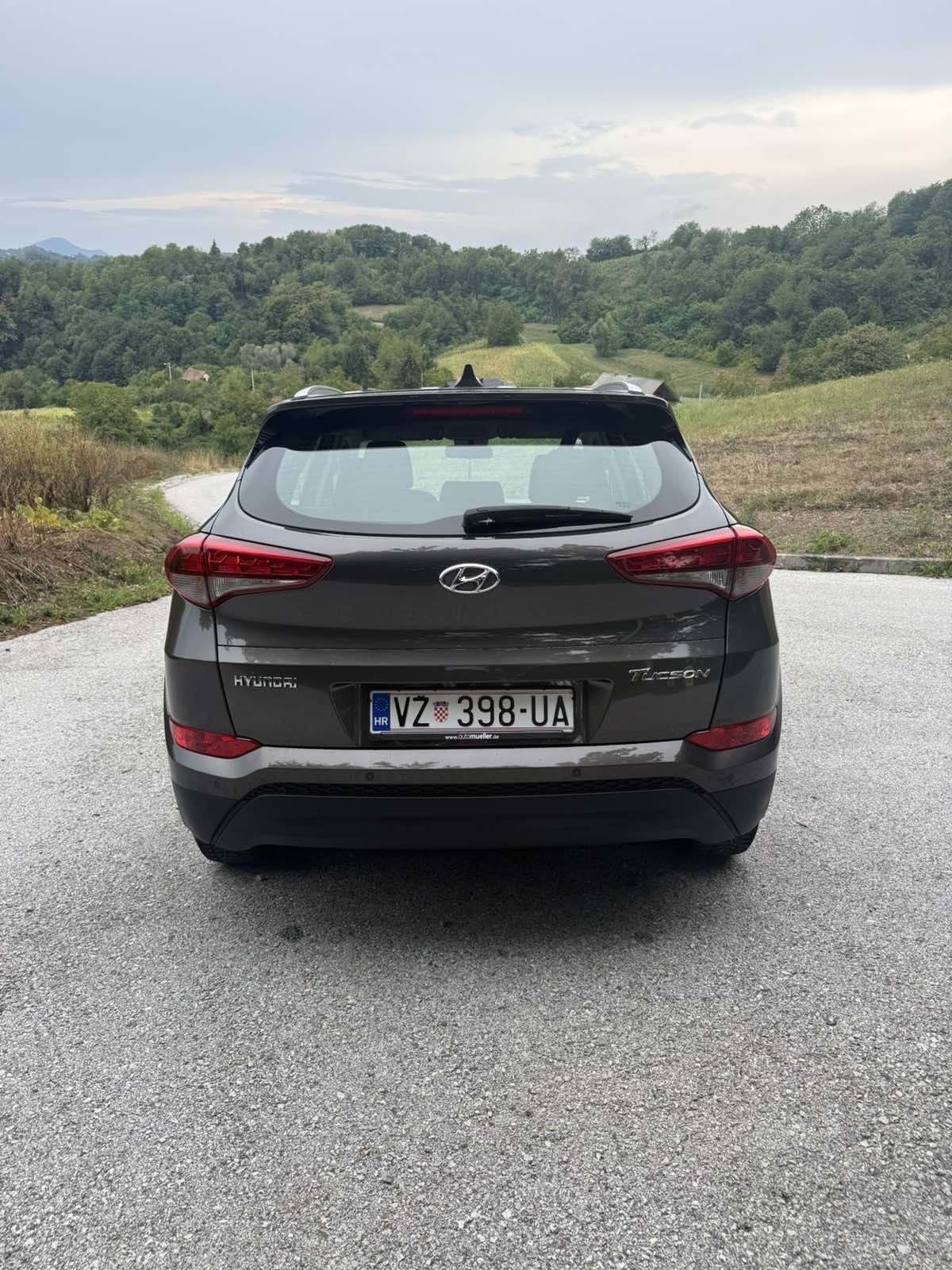 Hyundai Tucson 1.7 CRDI led navi zad kamera servisna !TOP STANJE!, fotografija 4