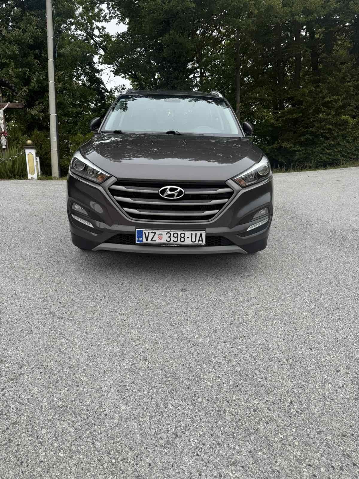 Hyundai Tucson 1.7 CRDI led navi zad kamera servisna !TOP STANJE!, fotografija 10