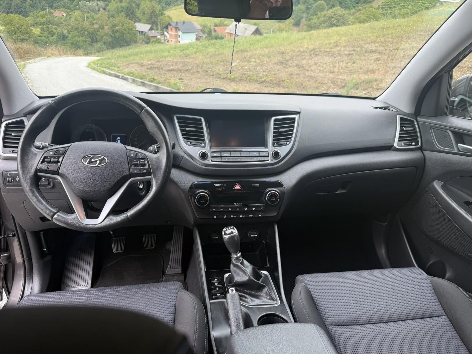 Hyundai Tucson 1.7 CRDI led navi zad kamera servisna !TOP STANJE!, fotografija 17