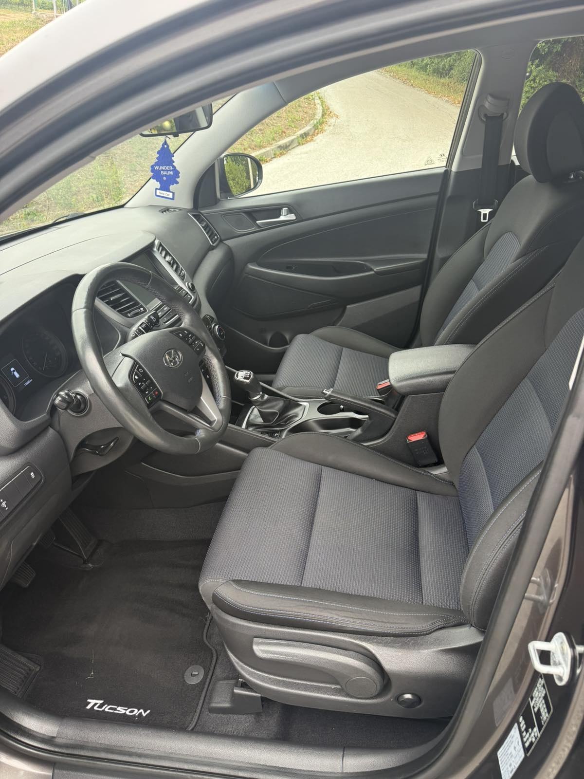 Hyundai Tucson 1.7 CRDI led navi zad kamera servisna !TOP STANJE!, fotografija 16