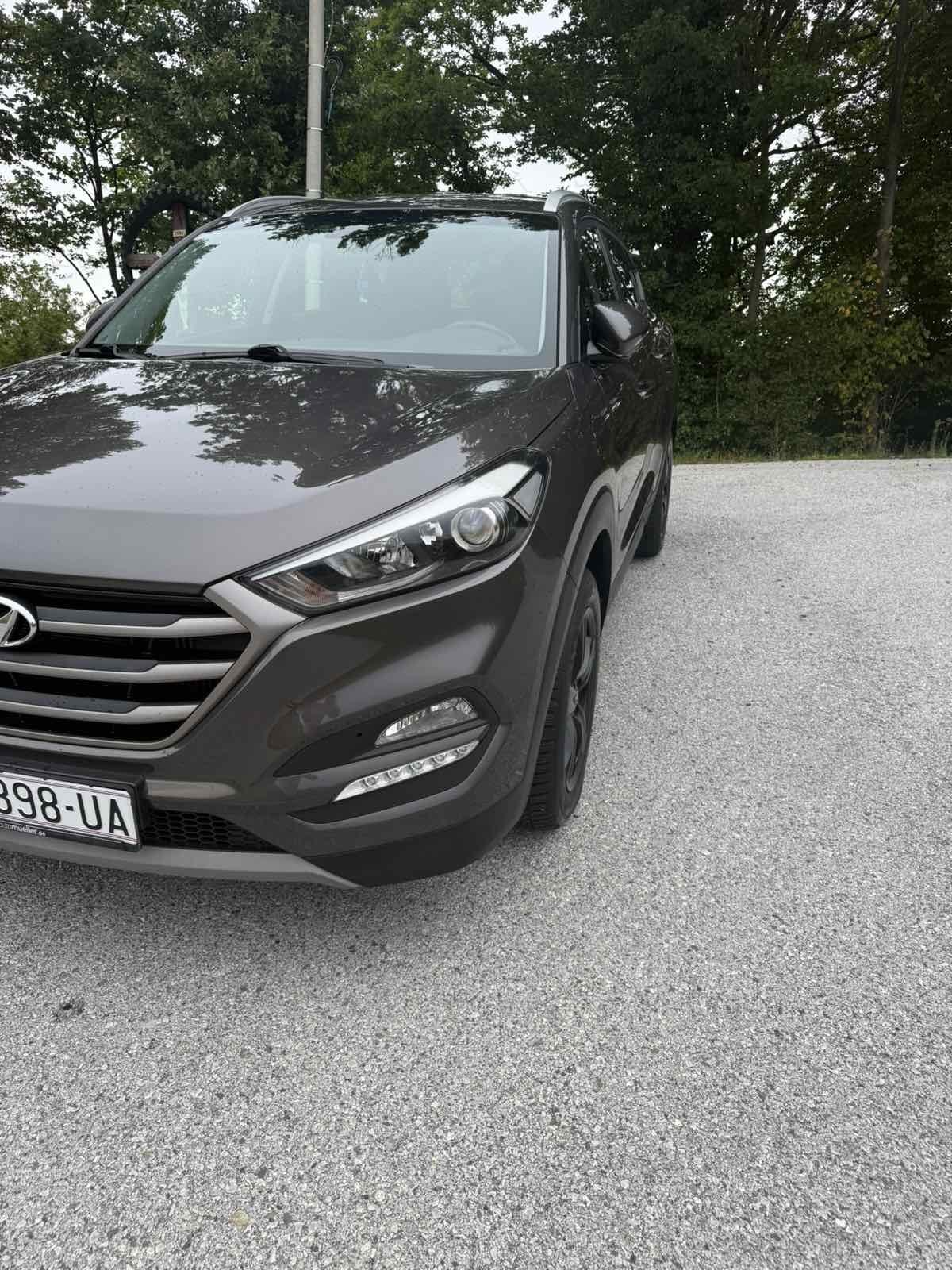 Hyundai Tucson 1.7 CRDI led navi zad kamera servisna !TOP STANJE!, fotografija 11