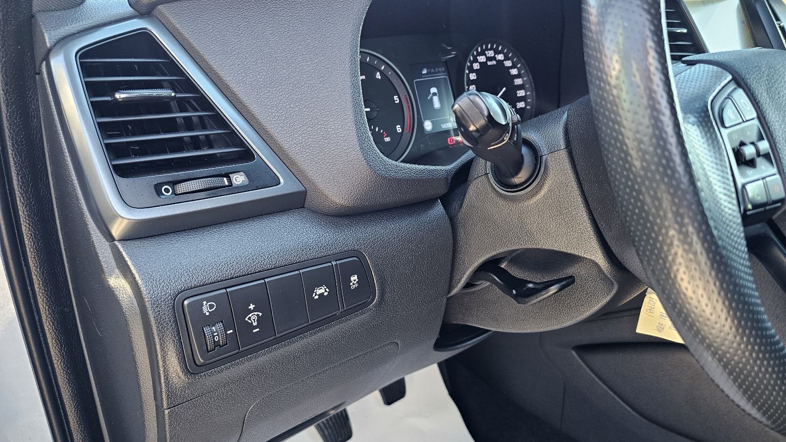 Hyundai Tucson 1.7 CRDI,NAVIGACIJA,KAMERA,CLIMATRONIC,LED,TEMPOMAT, fotografija 13